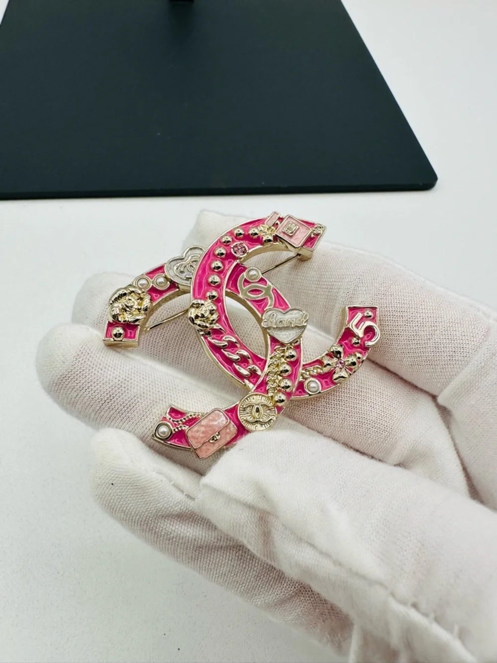 Chanel Pink Enamel Brooch Vintage - Picture 5 of 11